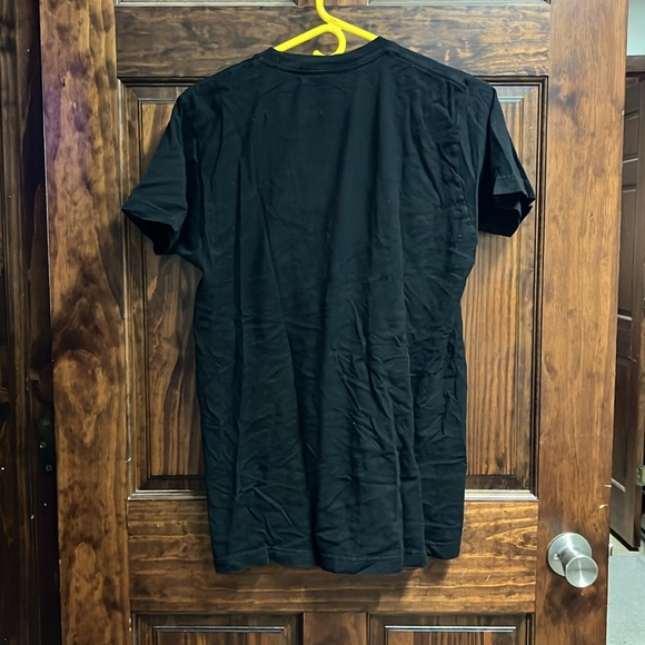 Hot Topic Tee - Picture 3 of 3